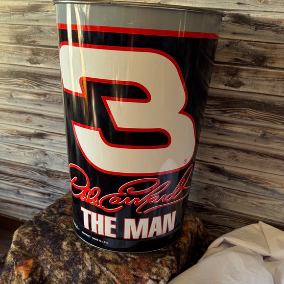 Black and Red Racing Trash Can. - Picture 1 of 6
